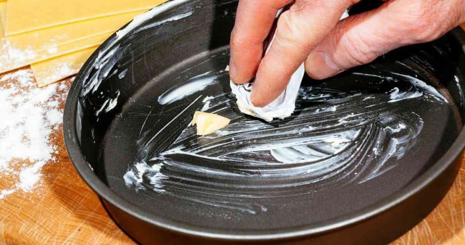 How to Grease a Cake Pan with Parchment Paper